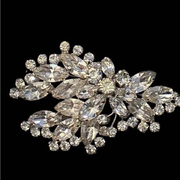 Vintage Old Hollywood Elegant Rhinestone Brooch - Picture 3 of 8